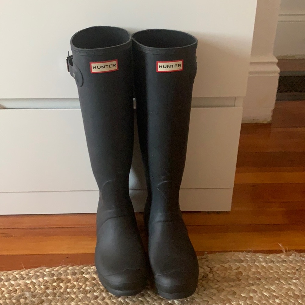Black hunter boots